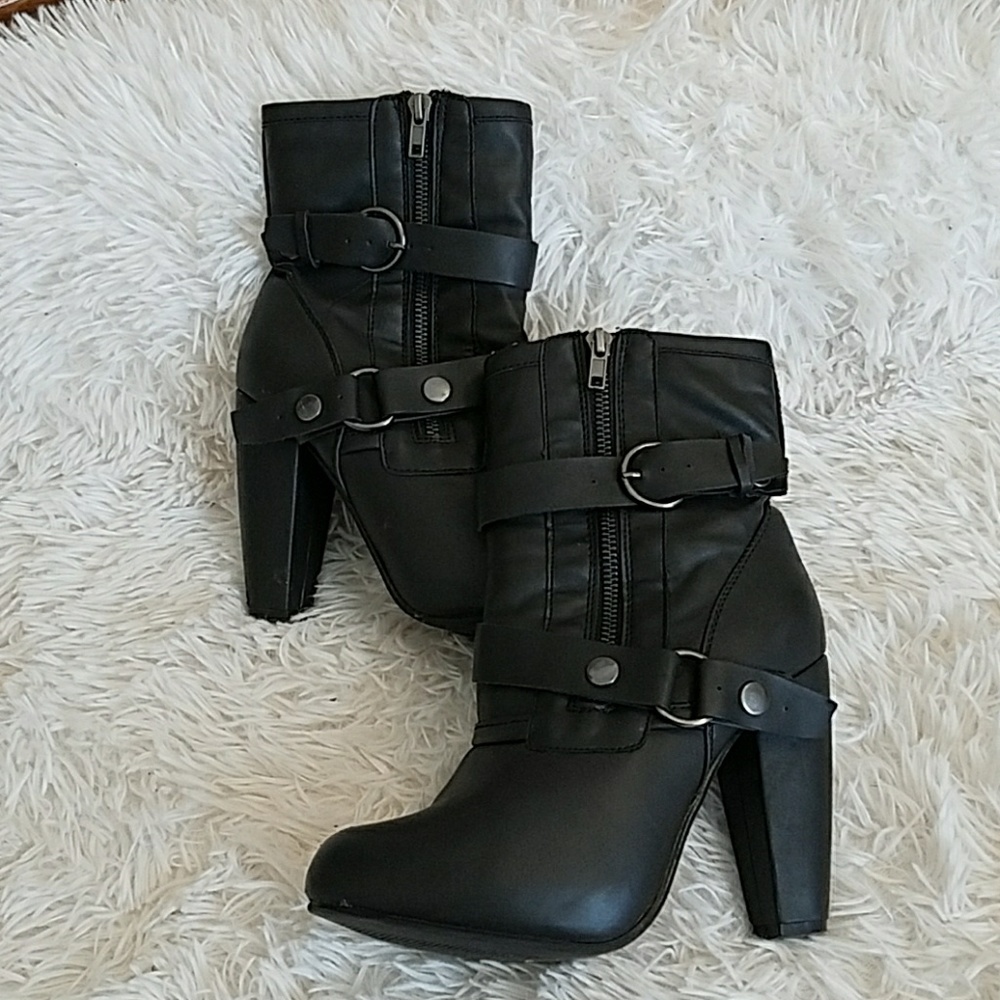 Black heeled boots